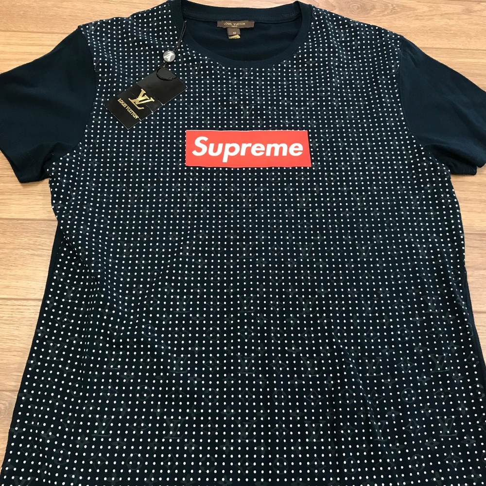Louis Vuitton x Supreme Collab tee shirt size medium